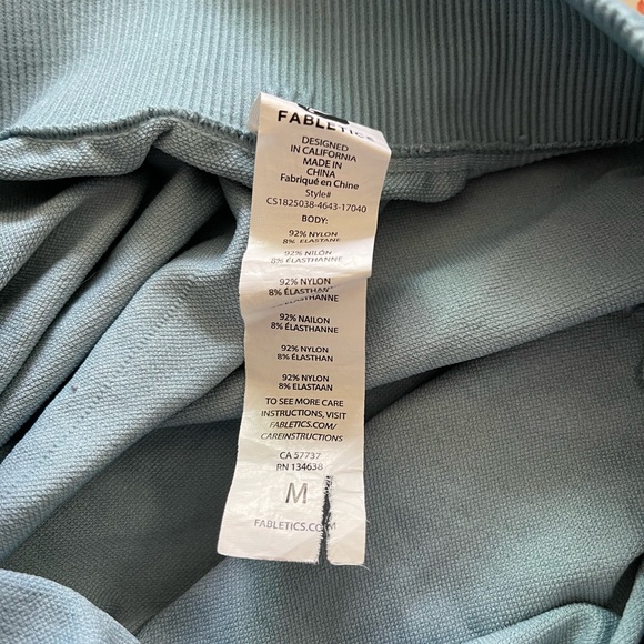Fabletics | Seamless Capri PowerHold Leggings | Size Medium - Picture 2 of 5